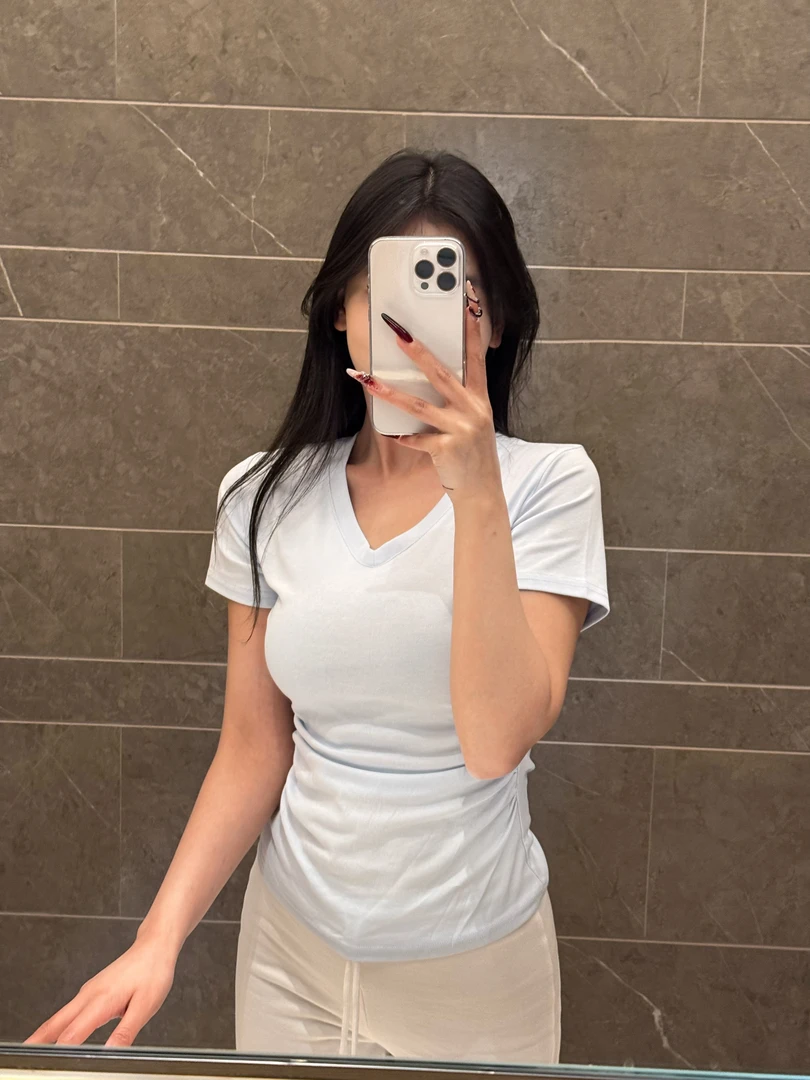 【Glozzzz】辣妹T 纯色V领显瘦小众设计感收腰褶皱短袖上衣708-1