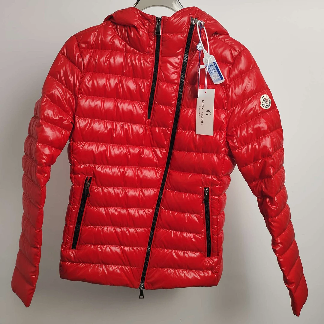 99新 MONCLER 红色连帽斜拉链羽绒服 2码 99新 GM002669