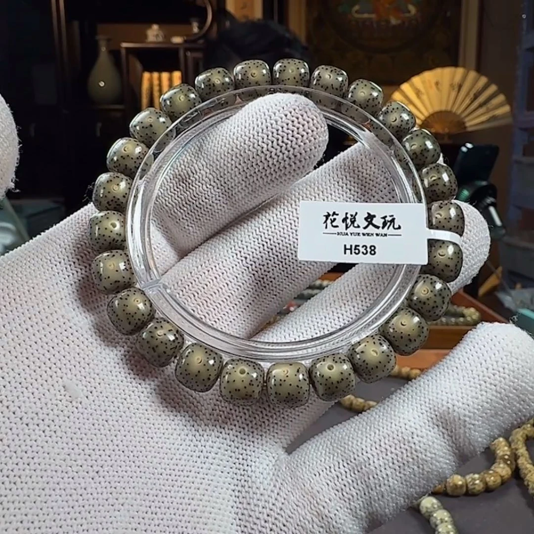 手串星月菩提9x8 石玉料满绿针尖星 H538