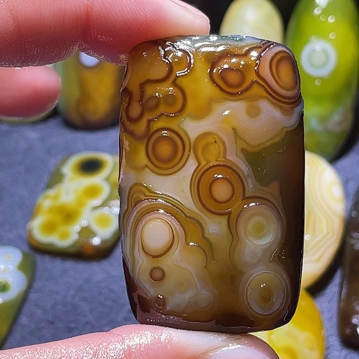 玛瑙/玉髓未镶嵌珠宝奇石