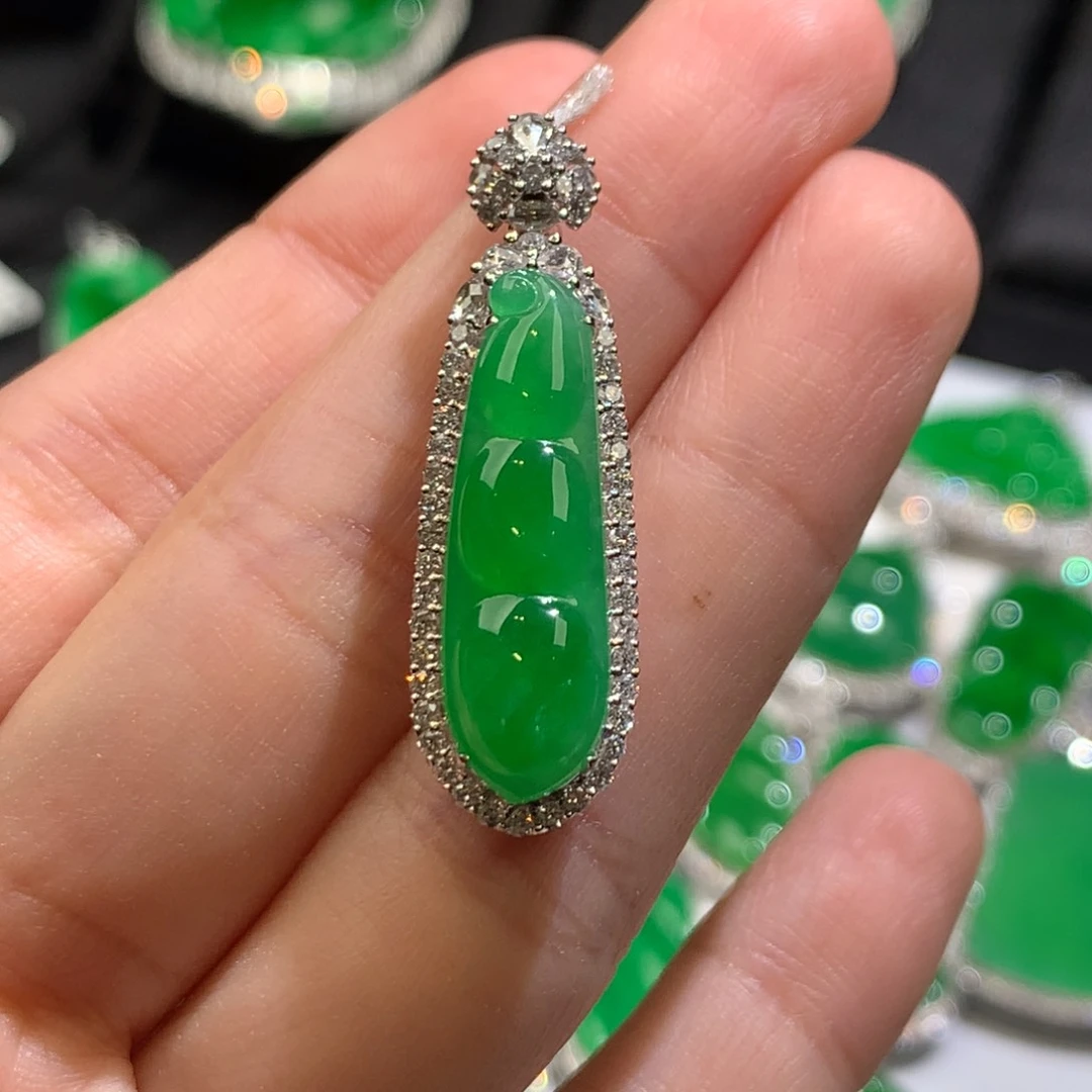 翡翠颈饰18K金镶嵌吊坠