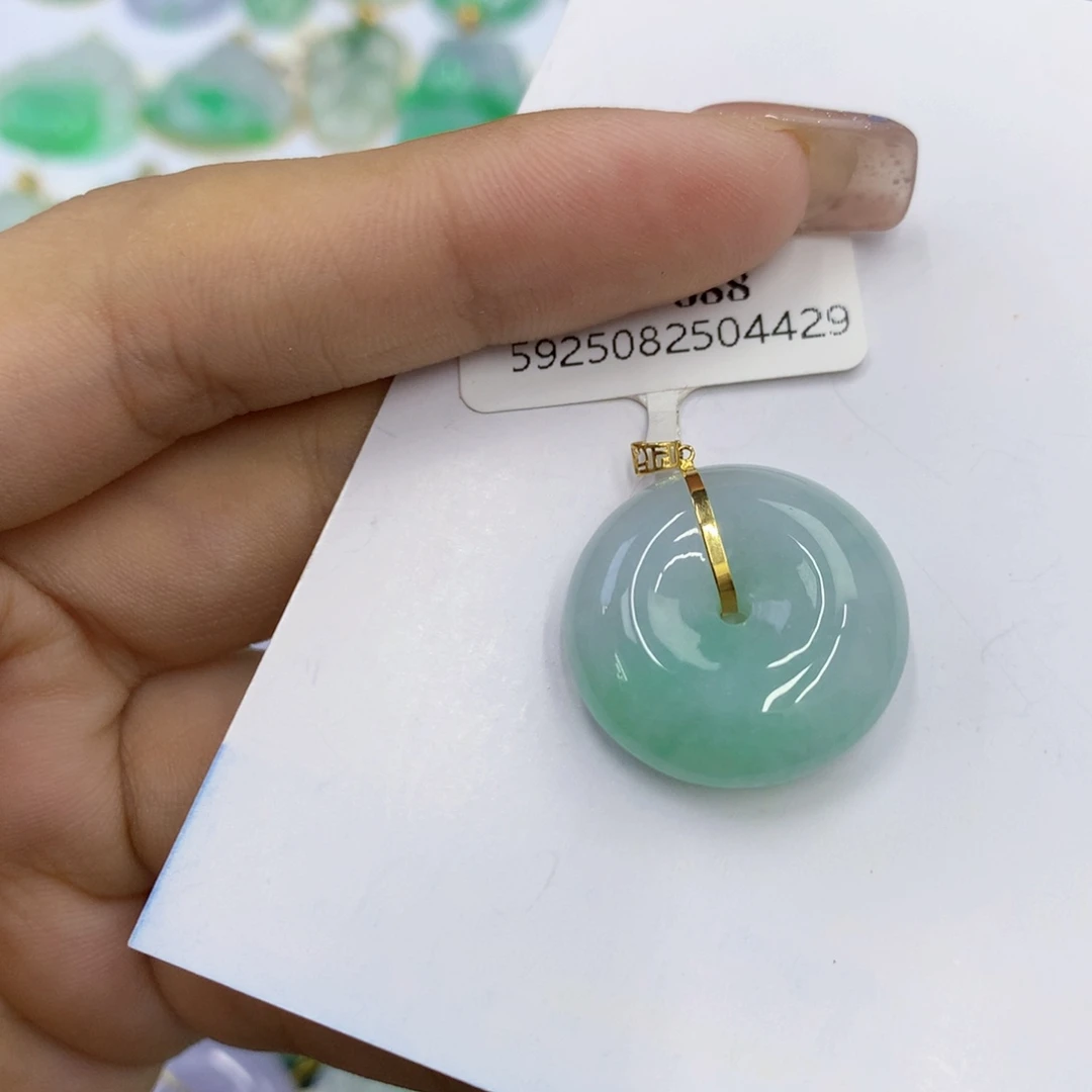 翡翠18K金镶嵌颈饰翡翠