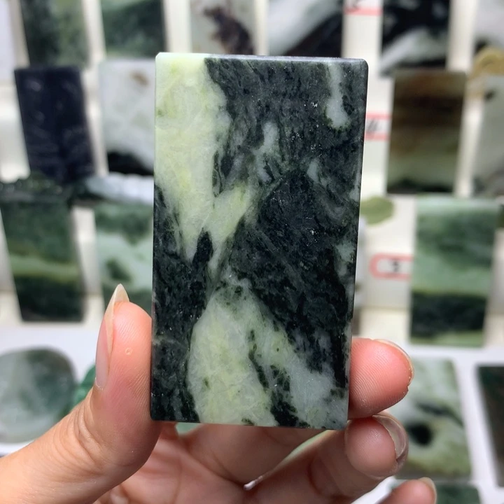 独山玉未镶嵌颈饰