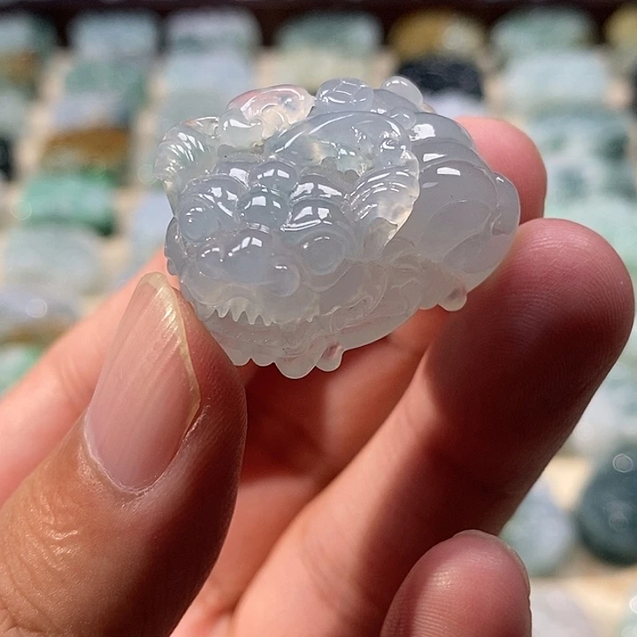翡翠未镶嵌颈饰貔貅