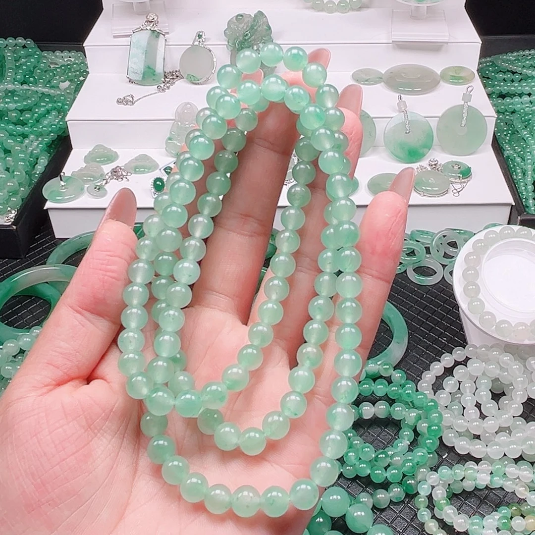 颈饰未镶嵌石英质玉（非洲翠）