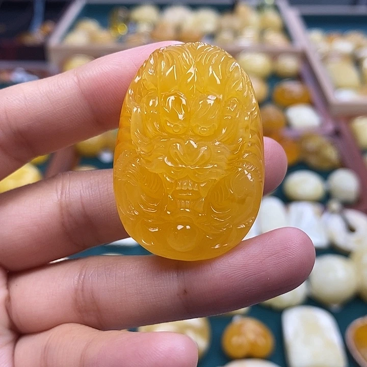 琥珀未镶嵌裸石13.97龙牌吊坠