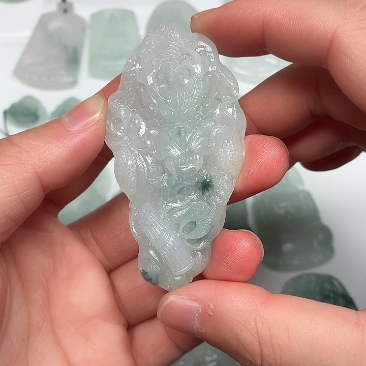 定制翡翠未镶嵌龙牌