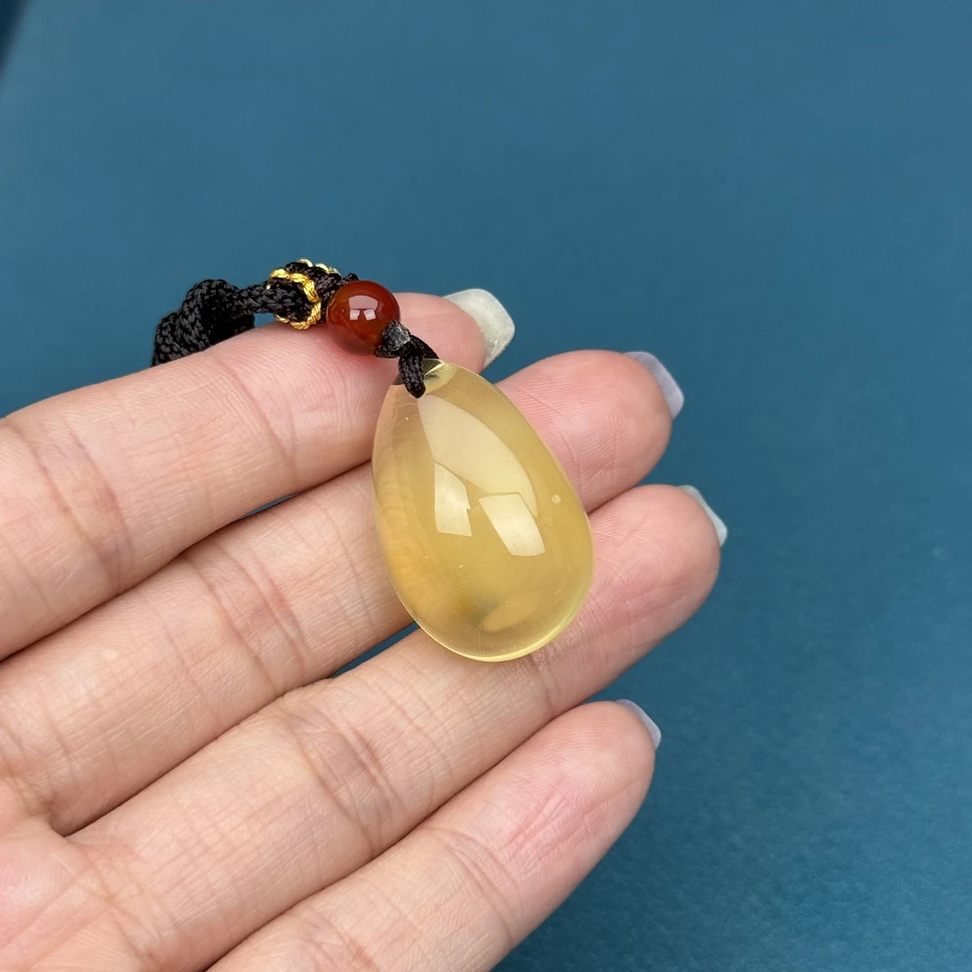 Y4807天然原矿蜜蜡鸡油黄水滴牌17*26*10mm 支持复检假一罚四