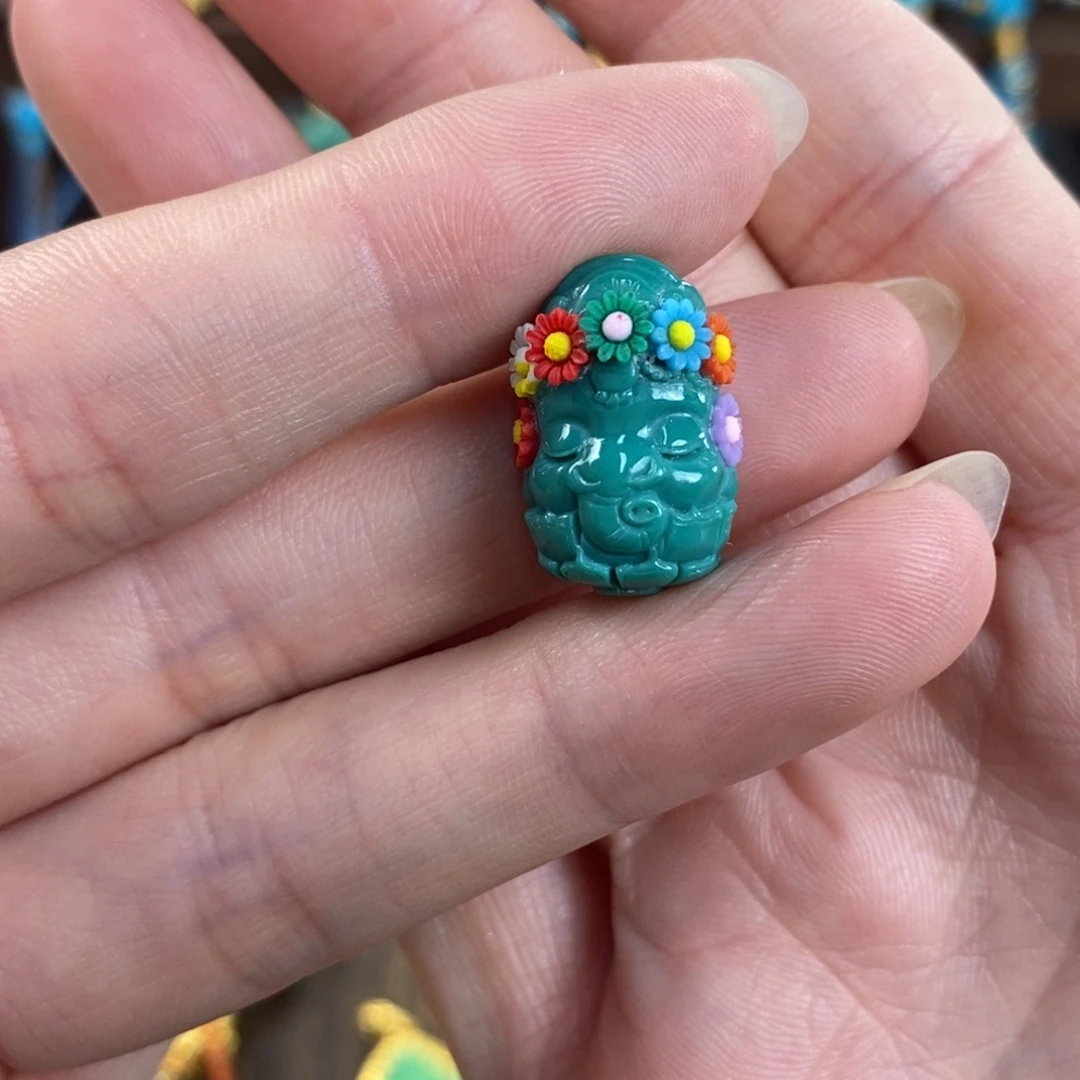 绿松石未镶嵌。花环象神