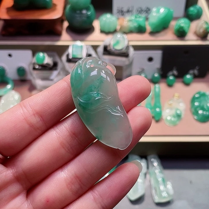 石英质玉吊坠未镶嵌