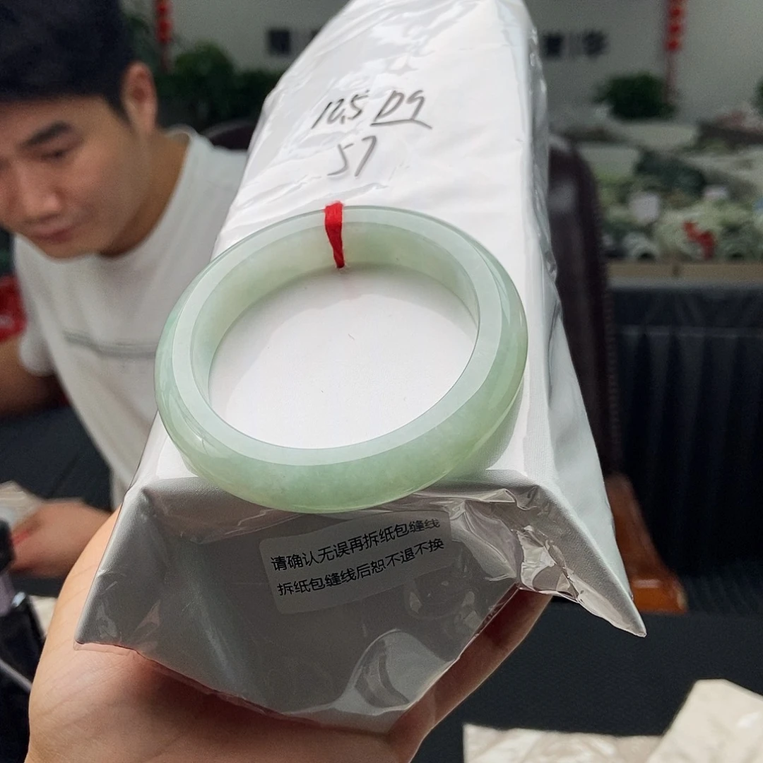 翡翠手镯未镶嵌拍一发一