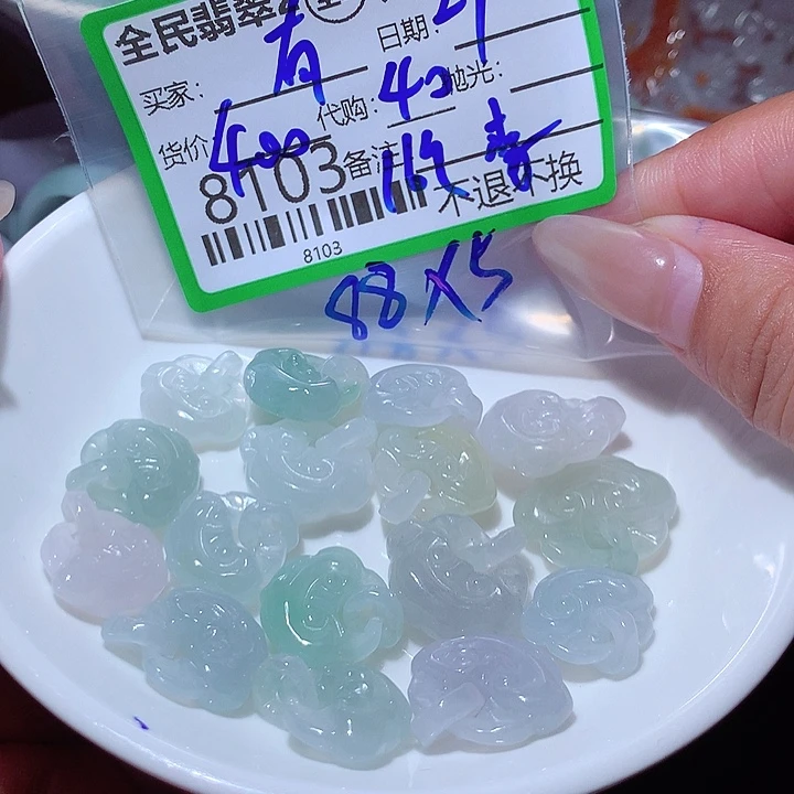 有***鱼翡翠未镶嵌颈饰你