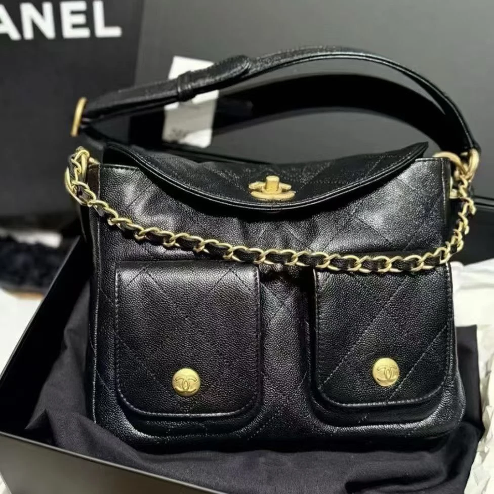 未使用 Chanel/香奈儿 25p 黑金荔枝牛皮邮差包小号 芯片款斜挎包