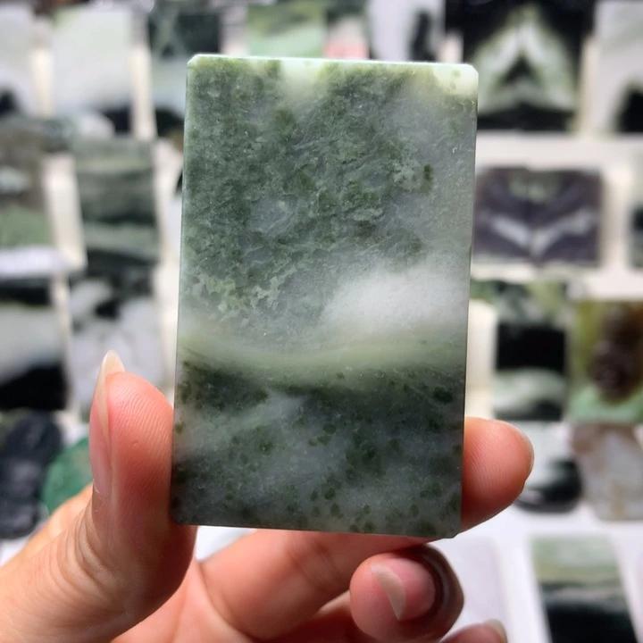 独山玉未镶嵌颈饰