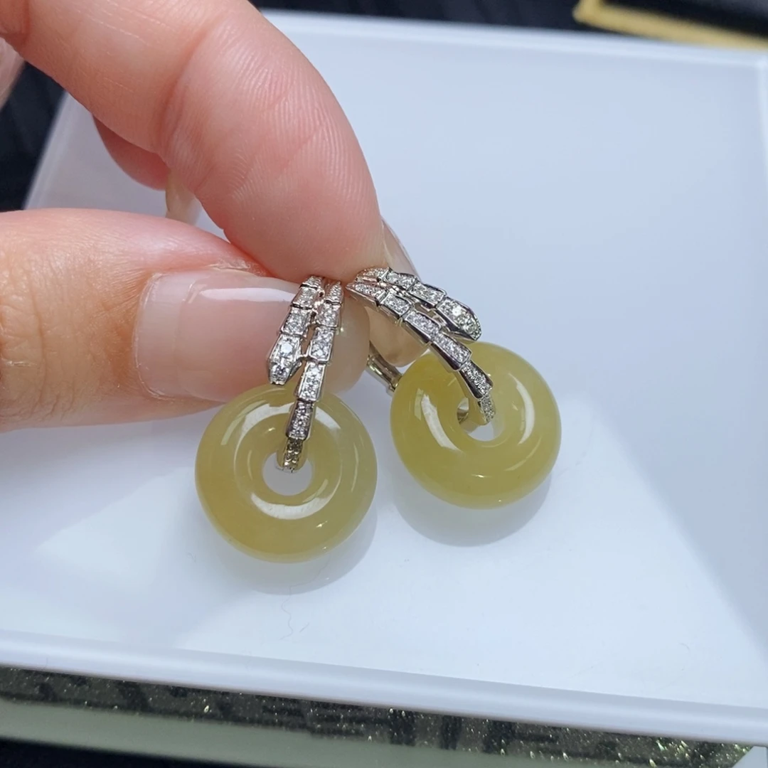 18K金镶嵌翡翠耳饰甜甜圈