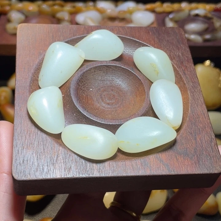 谷***山和田玉未镶嵌手链