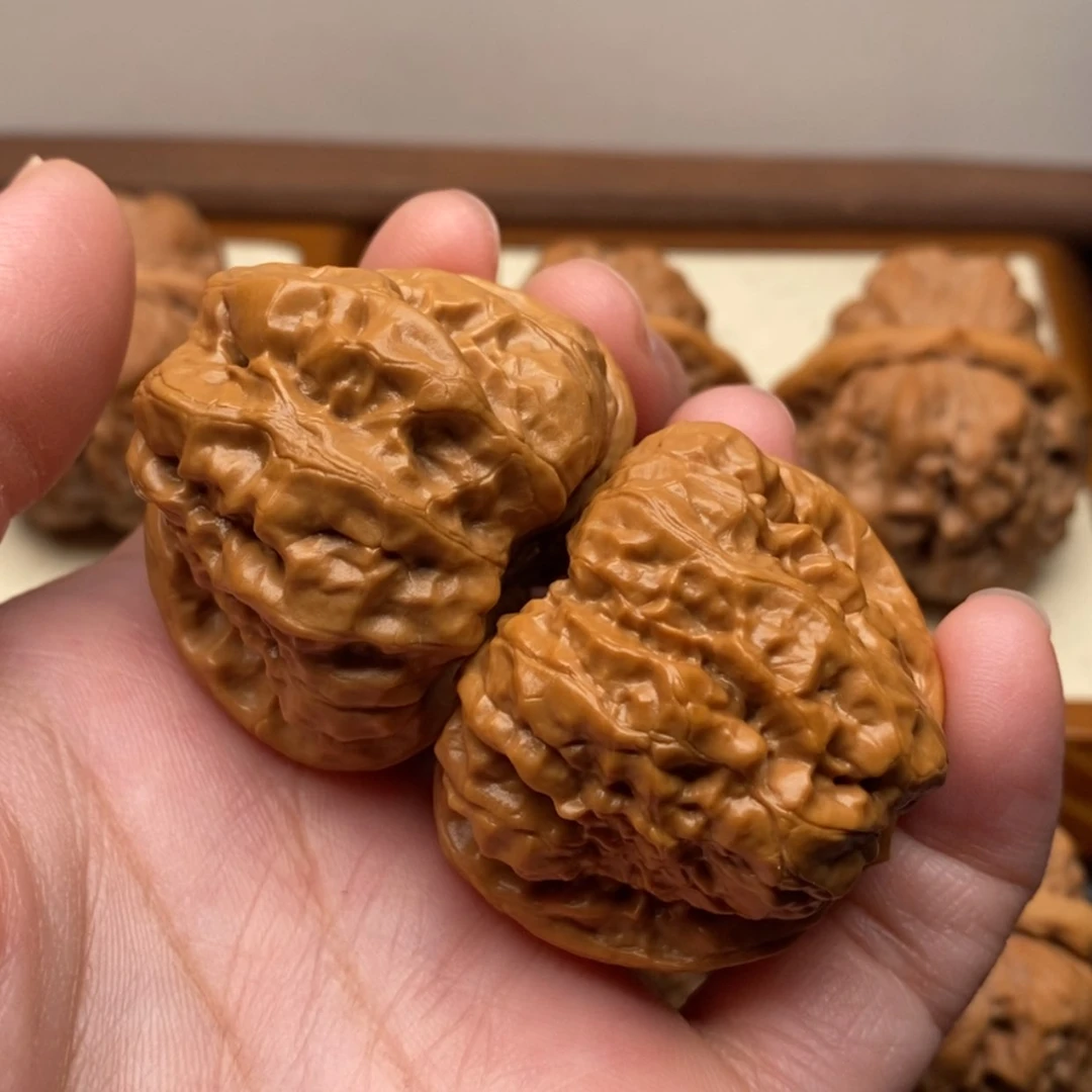 【闪购商品】把件文玩核桃边40左右