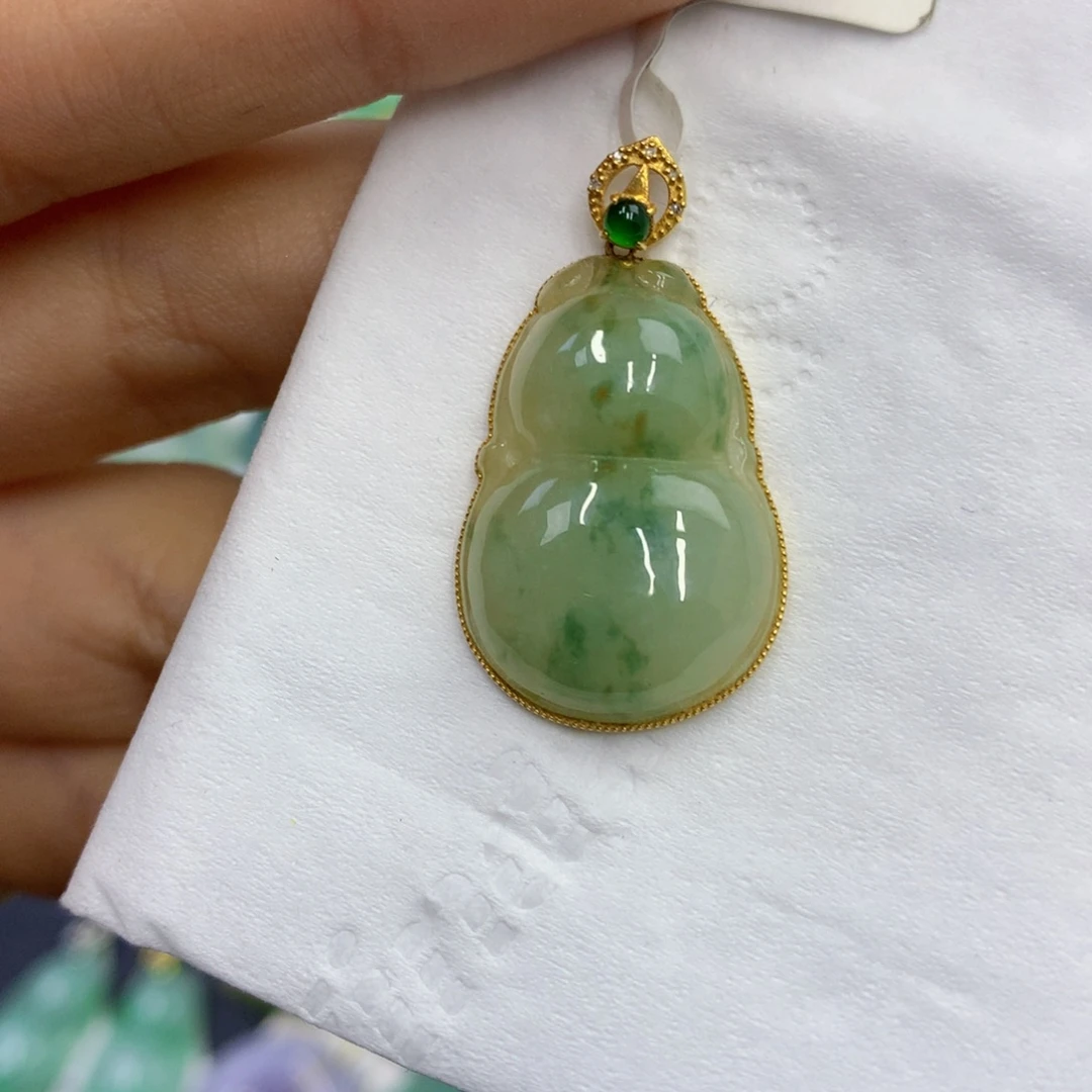 翡翠18K金镶嵌颈饰翡翠