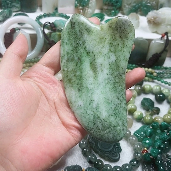 独山玉未镶嵌把件