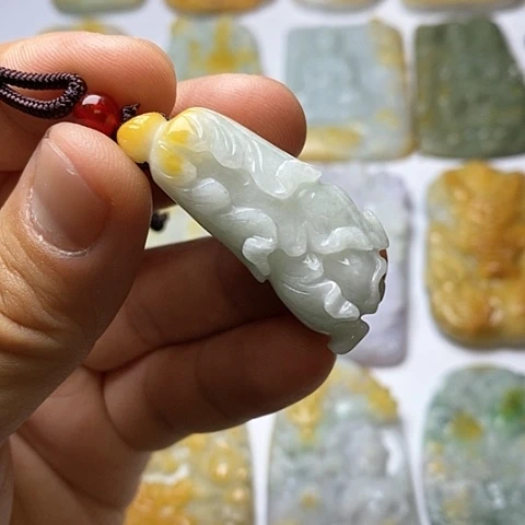 翡翠颈饰未镶嵌翡翠