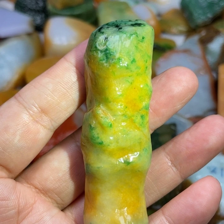 翡翠未镶嵌颈饰缅甸
