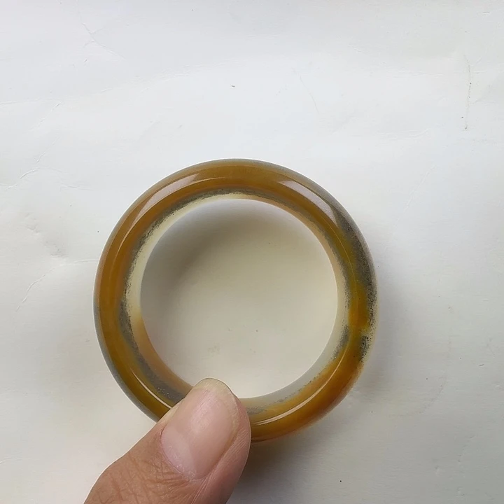 浅***风石英质玉（黄龙玉）合金颈饰