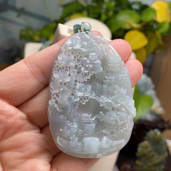 翡翠未镶嵌颈饰山水