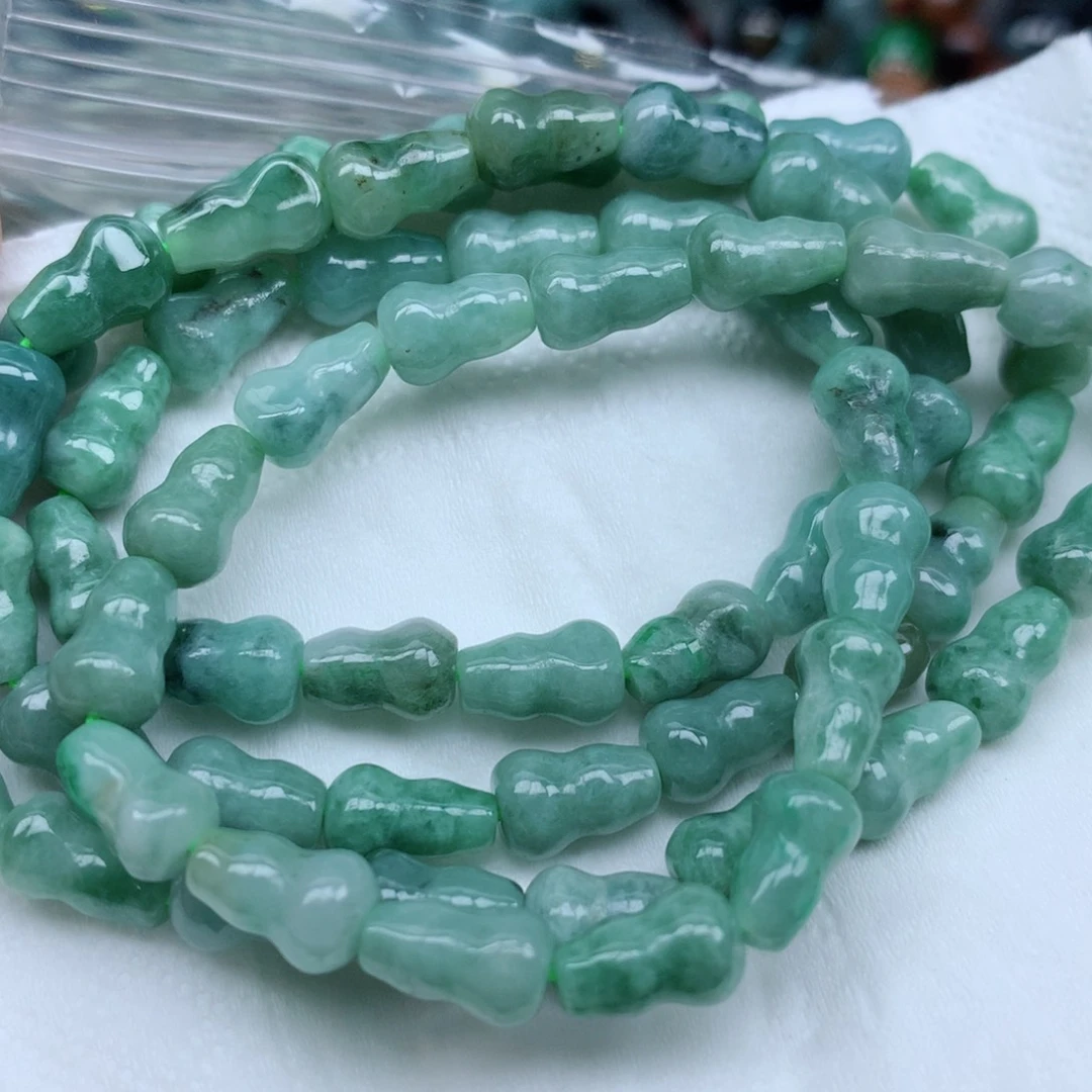 颈饰足银镶嵌翡翠