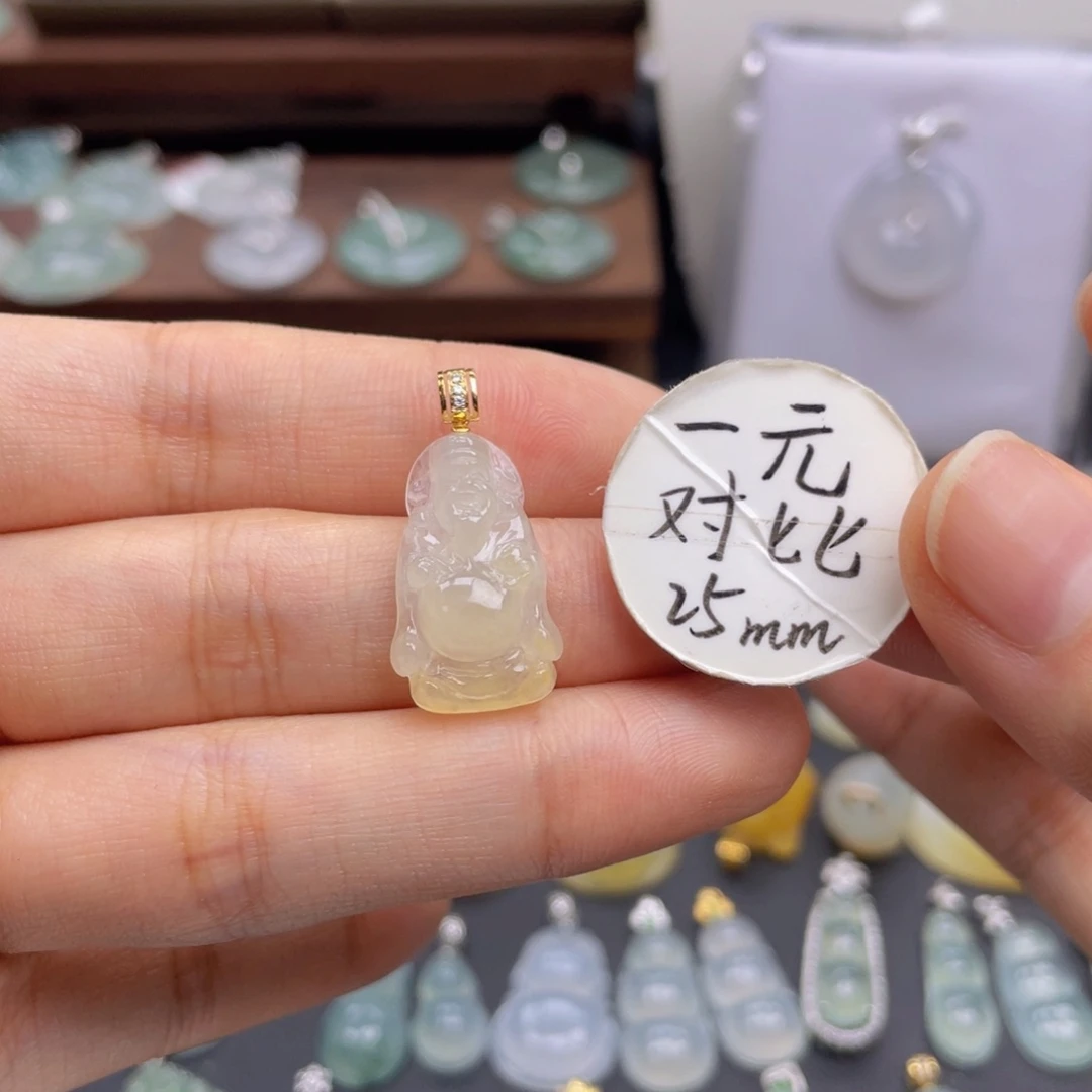 翡翠未镶嵌颈饰财神