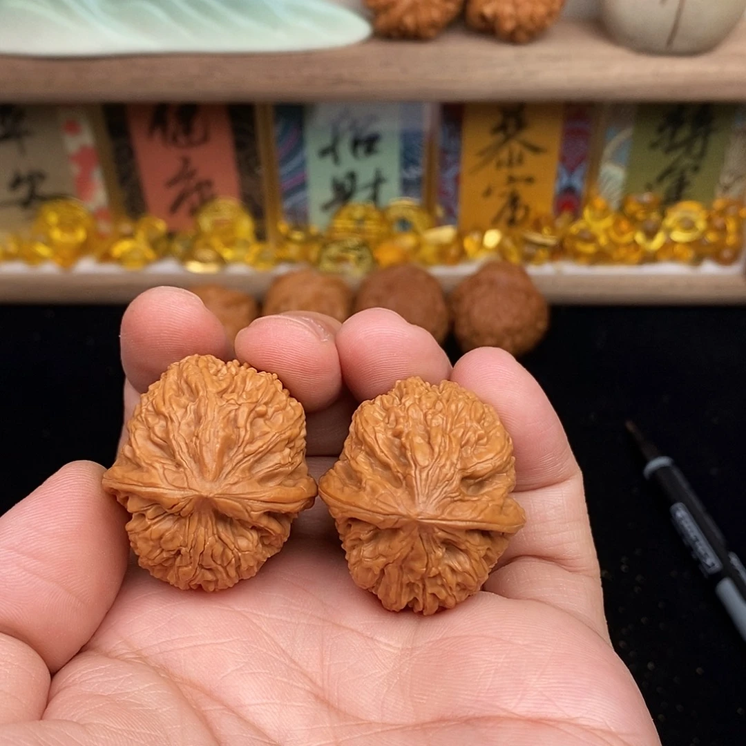 文玩核桃把件龙玉