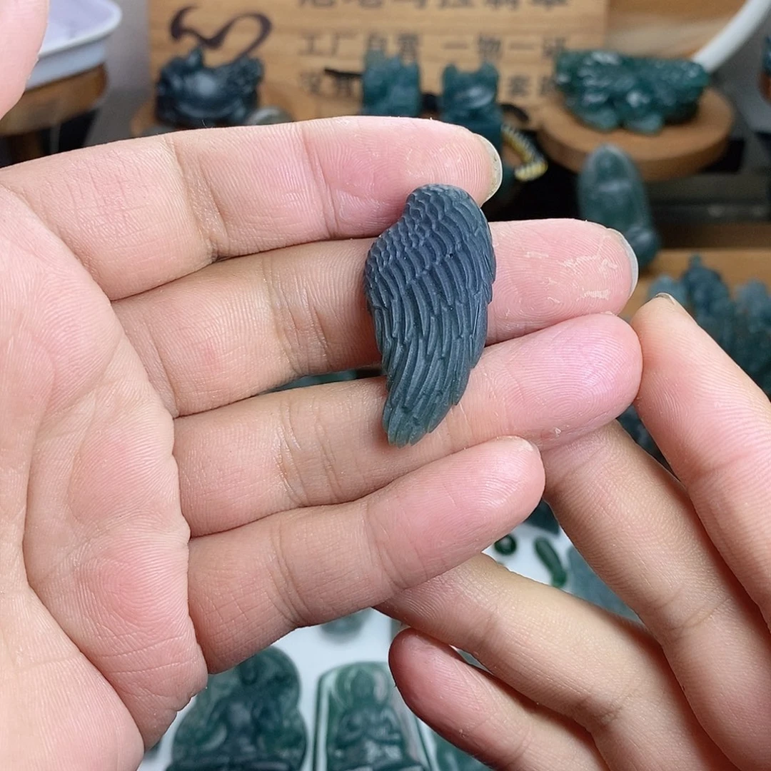 定制翡翠未镶嵌翅膀