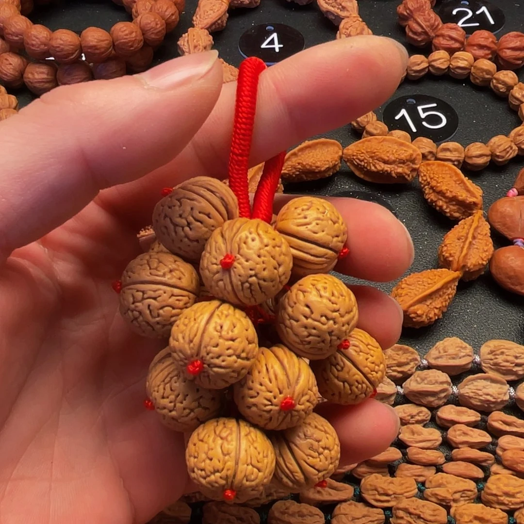 R***。吊坠文玩核桃桃核