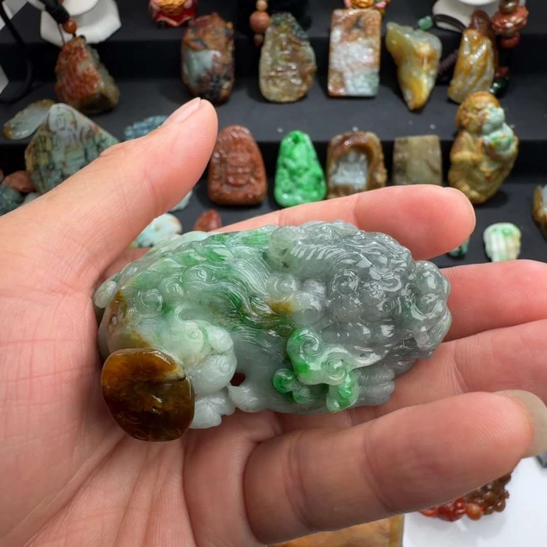 翡翠未镶嵌颈饰火**怪翡翠手把