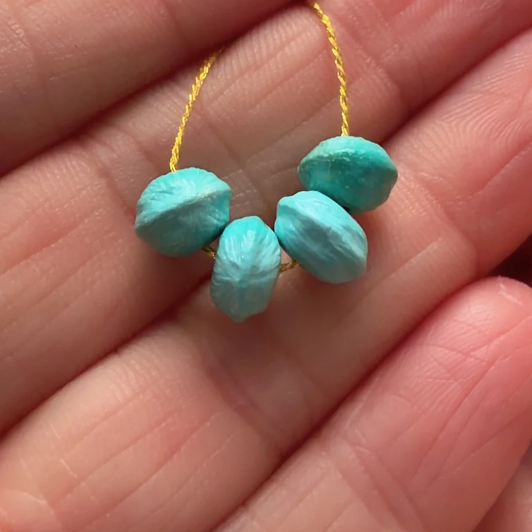 绿松石未镶嵌颈饰