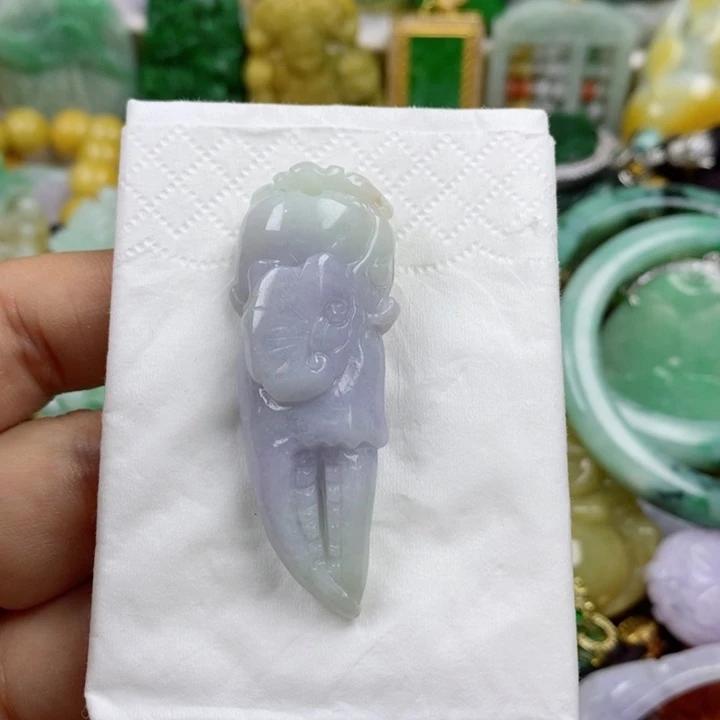 翡翠吊坠(赠链)未镶嵌