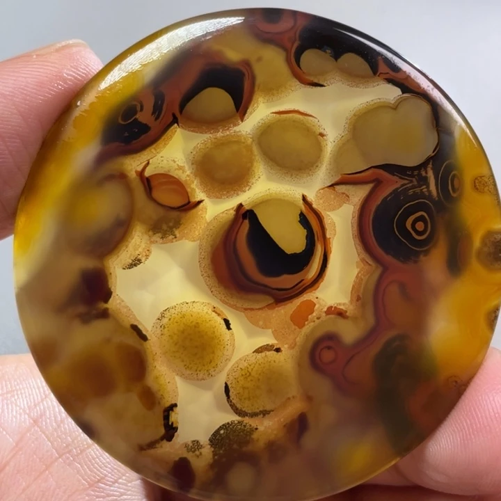 未镶嵌颈饰玛瑙/玉髓赵**.