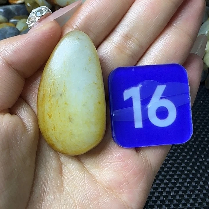 和田玉（糖玉）未镶嵌挂件
