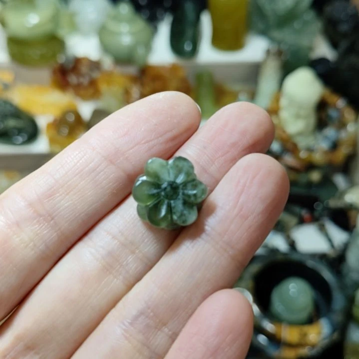 岫玉未镶嵌挂坠款式