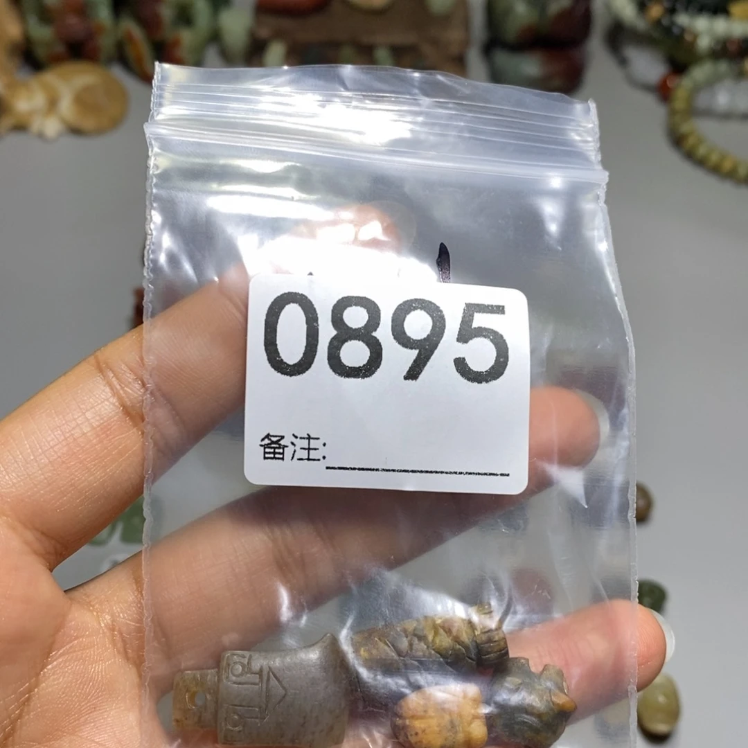 颈饰未镶嵌透闪石质玉流****2