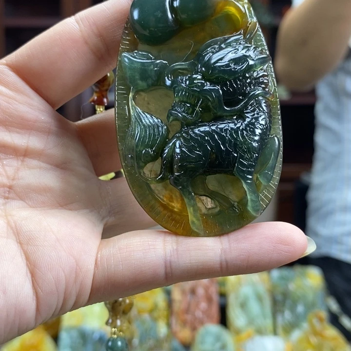 未镶嵌蛇纹石玉颈饰