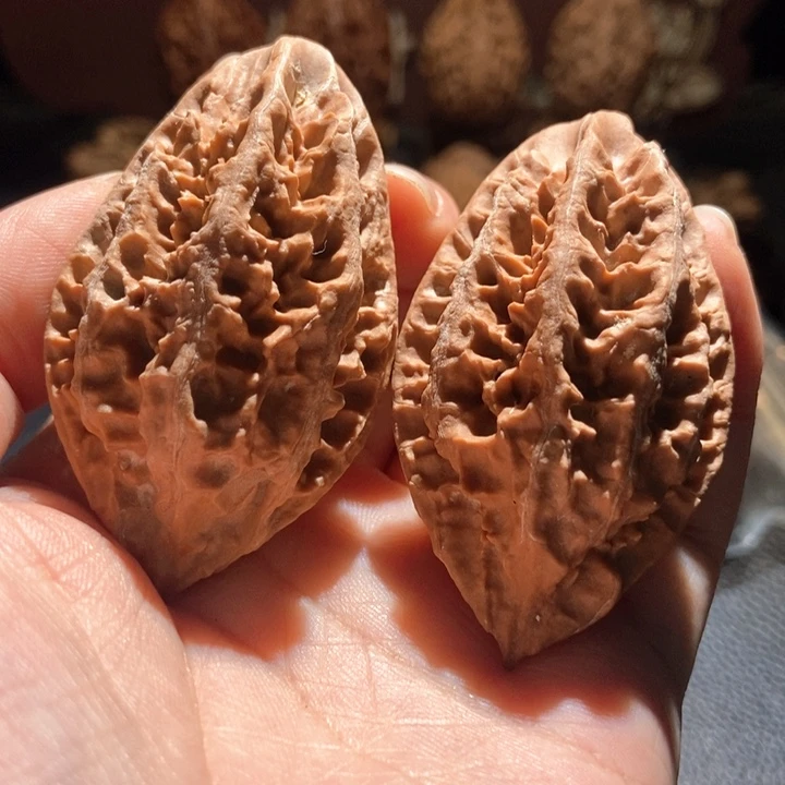 文玩核桃吊坠楸玥核69轻黄