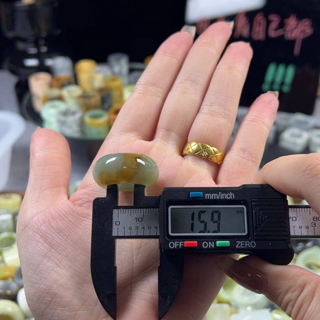 蛇纹石玉未镶嵌戒指