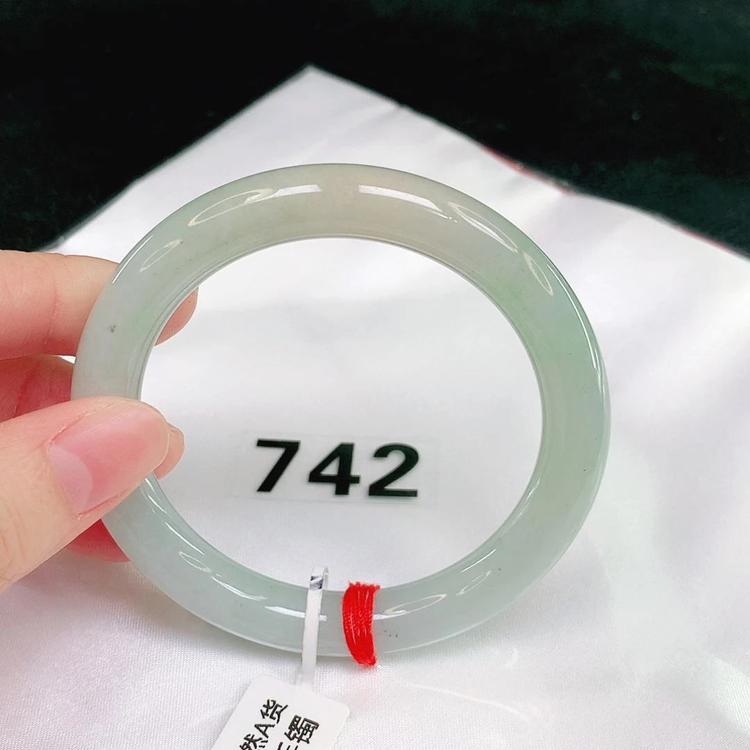 翡翠手镯（圆镯）未镶嵌