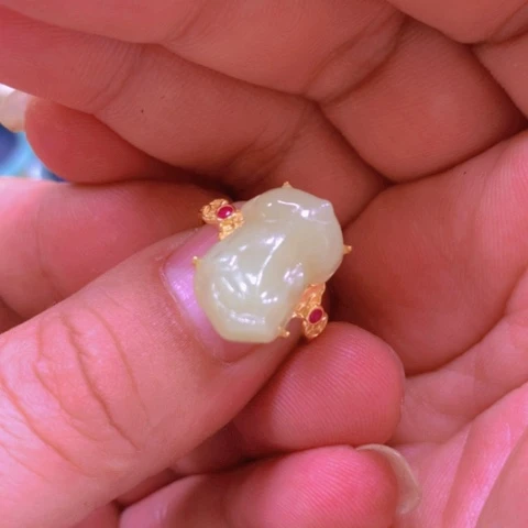 【闪购商品】翡翠颈饰未镶嵌柔**性翡翠