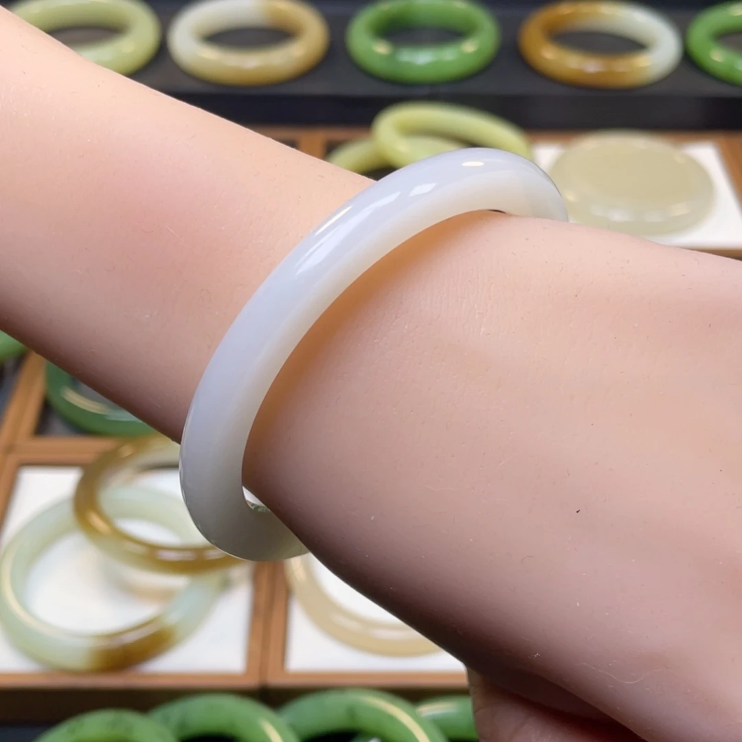 和田玉手镯未镶嵌57 58