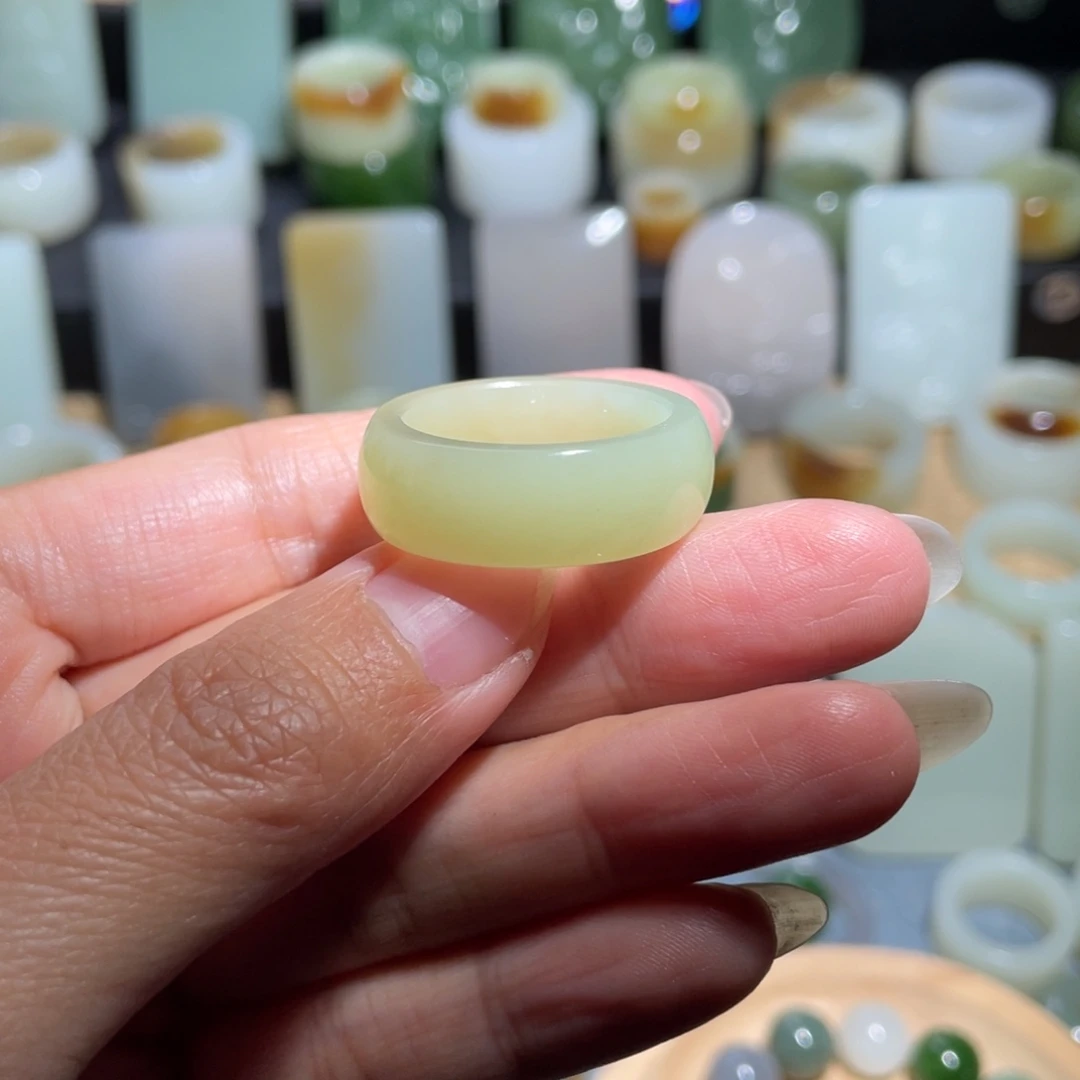 和田玉未镶嵌戒指