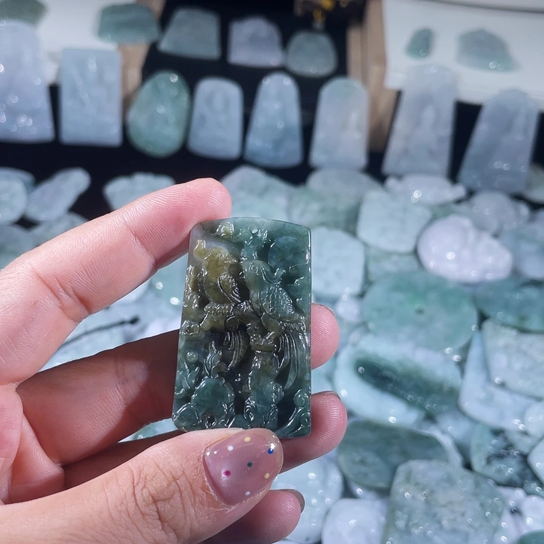 翡翠未镶嵌颈饰普