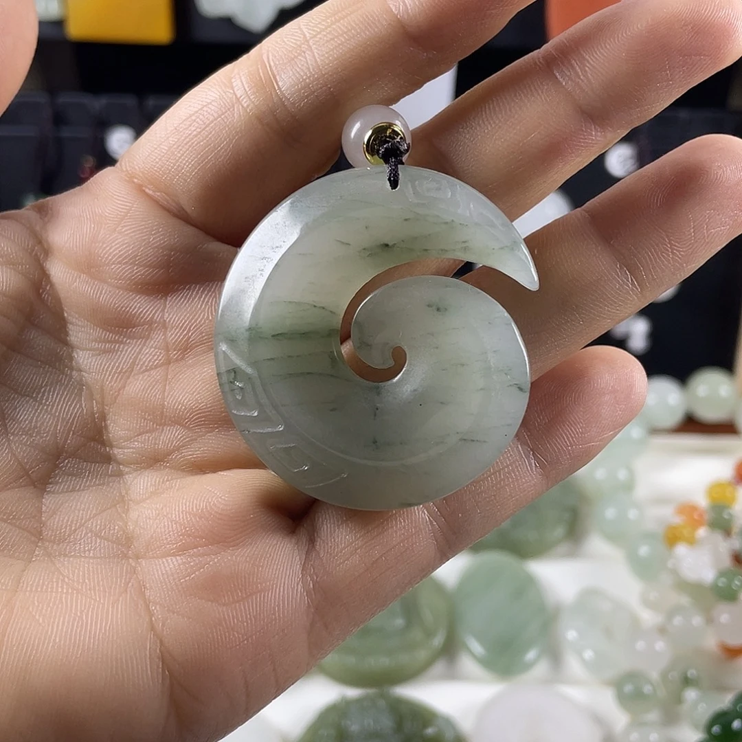 颈饰未镶嵌石英质玉（金丝玉）