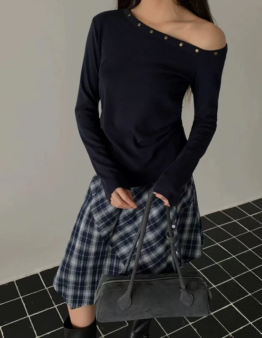 Manmi   不规则收腰铆钉朋克风斜肩辣妹T  9522（C5）
