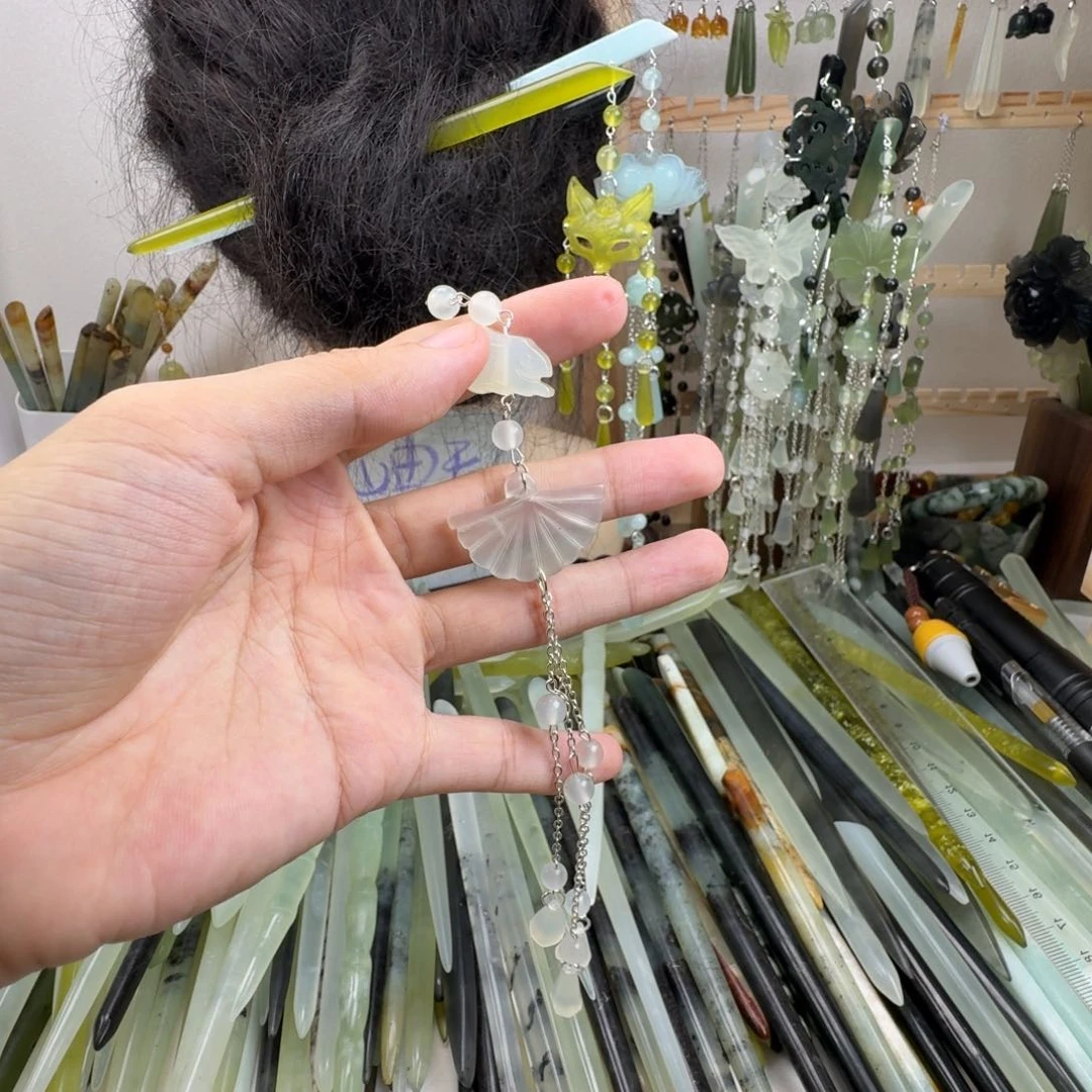 谢***玉蛇纹石玉合金发饰